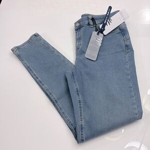 YEST Classic Blue Women's Jeans NWT